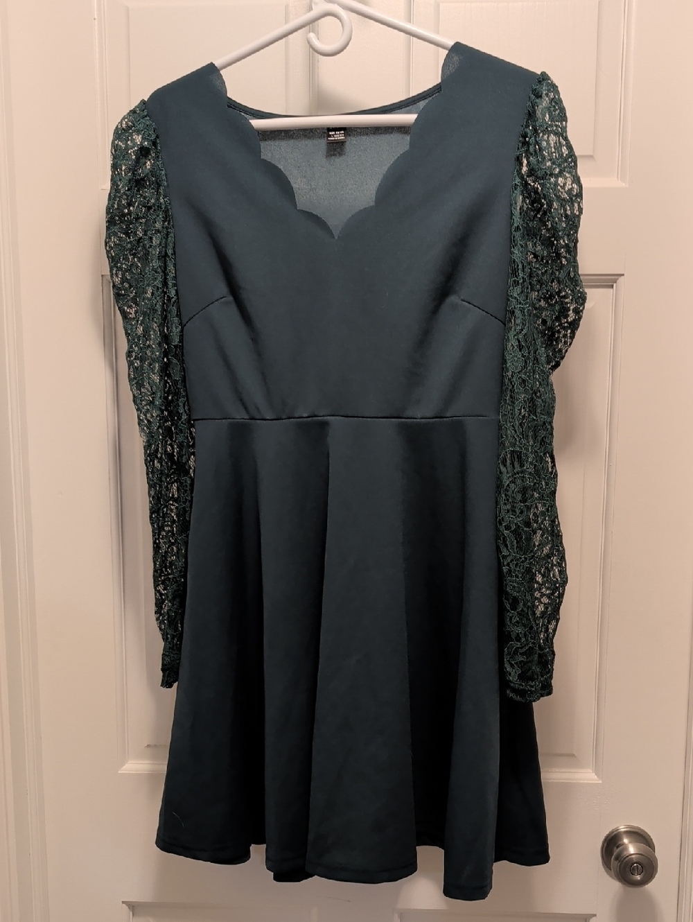 SHEIN Green Scalloped V-Neck Lace Sleeve Skater Dress Size L